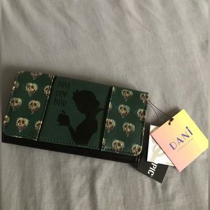 Brand new Snow white and poisoned apple wallet